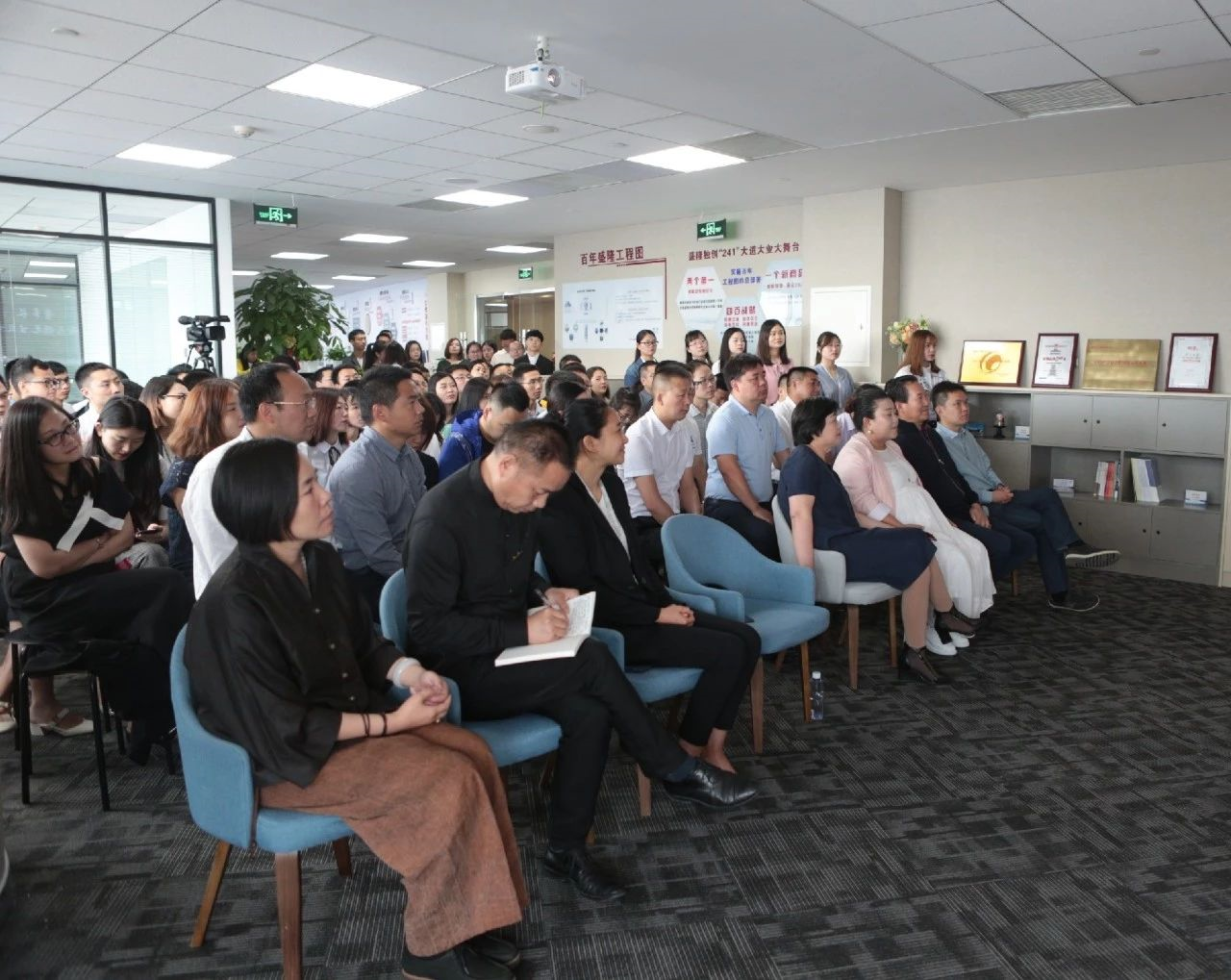 1528352406953412.png 1528352406953412.png